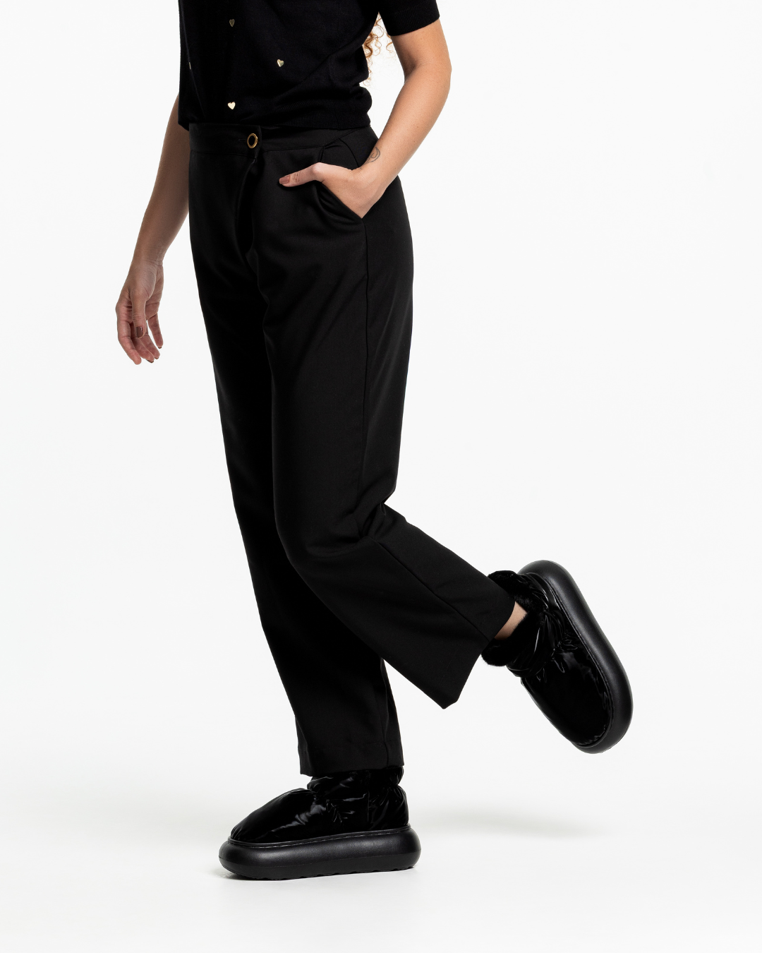 Flowfa Lucy | Pantufa de sair feminina all black com calce fácil